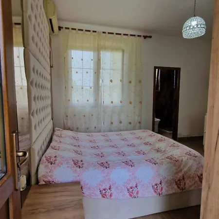 Easy Living בית הארחה *