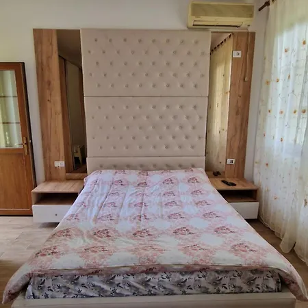 בית הארחה Easy Living Baks-Rrjoll